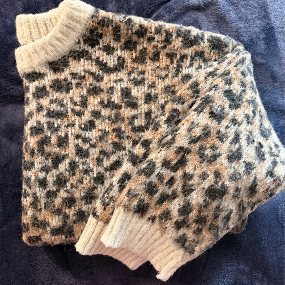 Wild Fable Cheetah Print Crew Neck Sweater